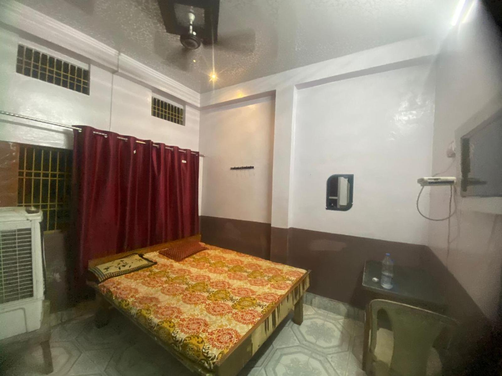 Hotel Yatri Niwas 바라나시 외부 사진
